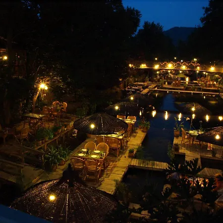 Paradise Cafe And Restaurant *