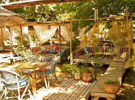 Paradise Cafe And Restaurant Szálloda *